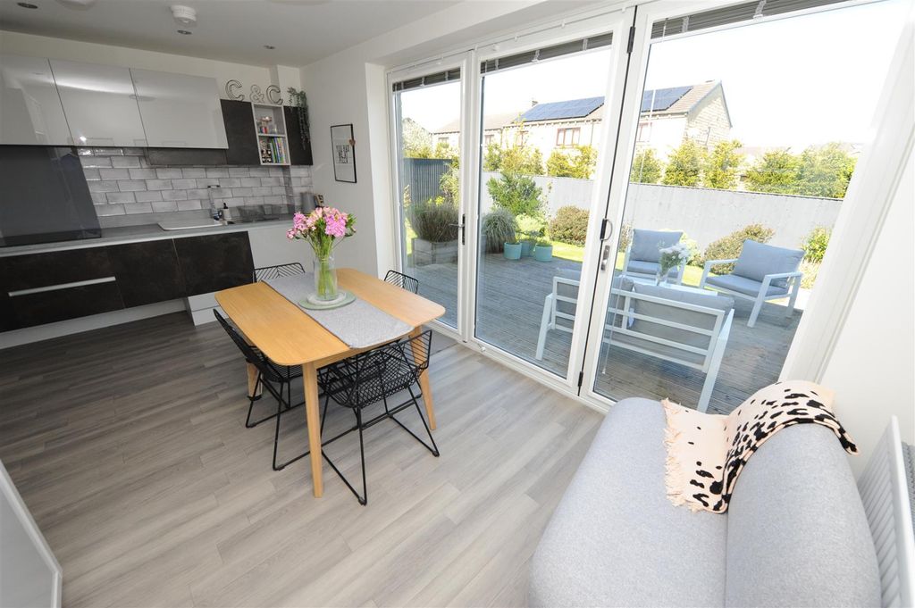 Property photo 3 of 31