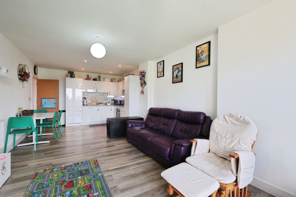 Additional image 8 of 2 bed flat for saleRidding Lane, Greenford UB6