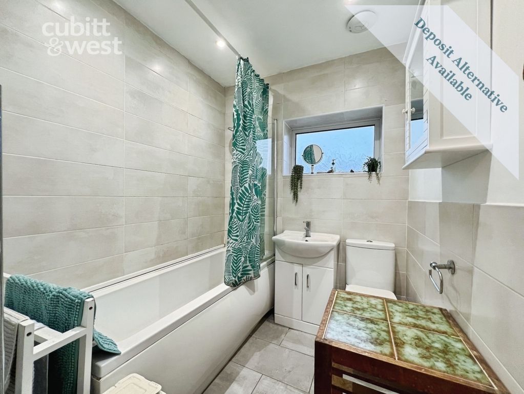 Property photo 3 of 9 Communal Bathroom