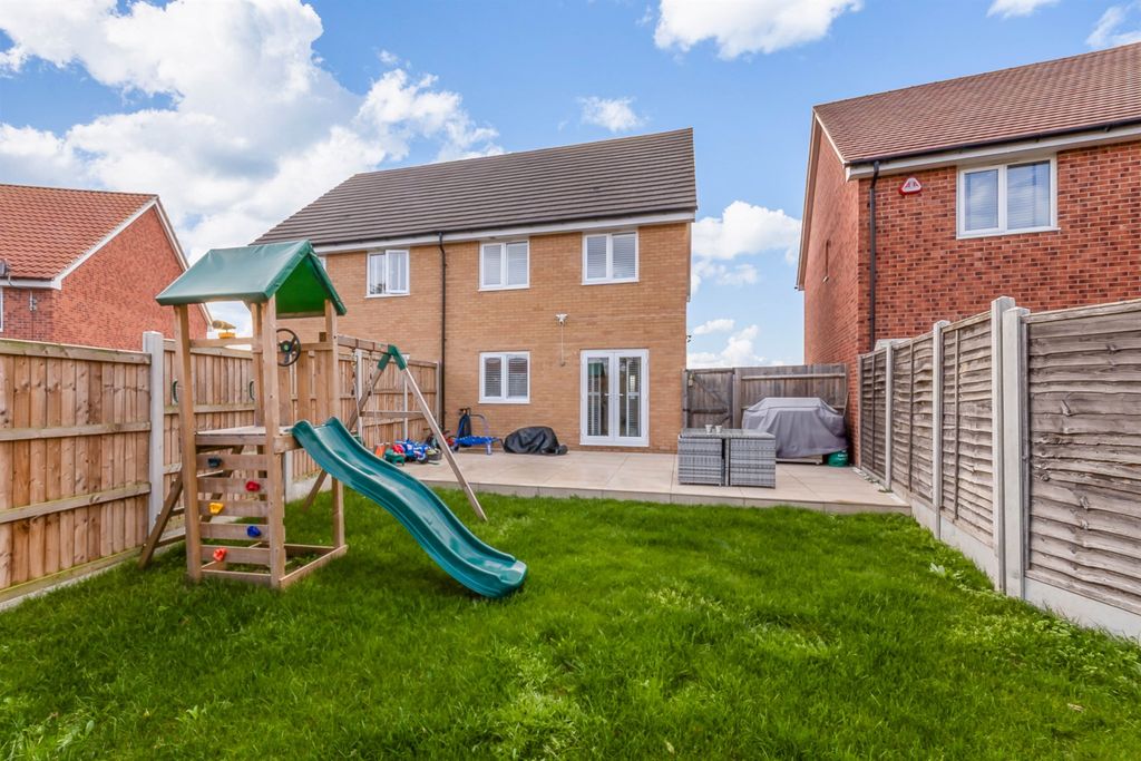 Property photo 2 of 19 Rear Garden