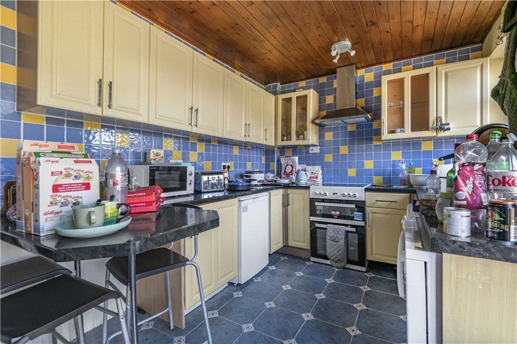 Property photo 3 of 10 Kitchen