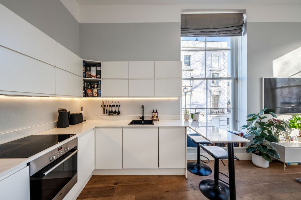 Property photo 3 of 9 Kitchen