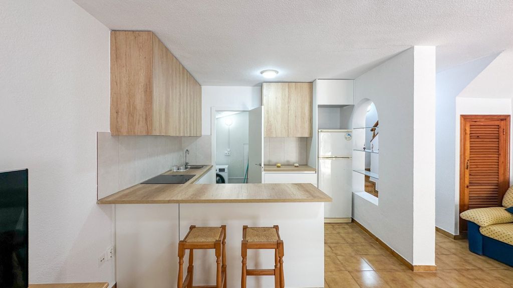 Property photo 1 of 28