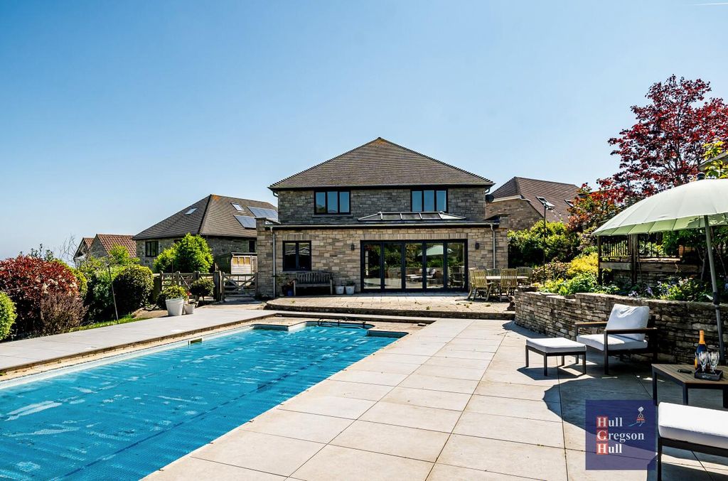 Property photo 1 of 27 Cb9c1E8d-19B5-4A12-9A02-c0ee711F9596.Jpg