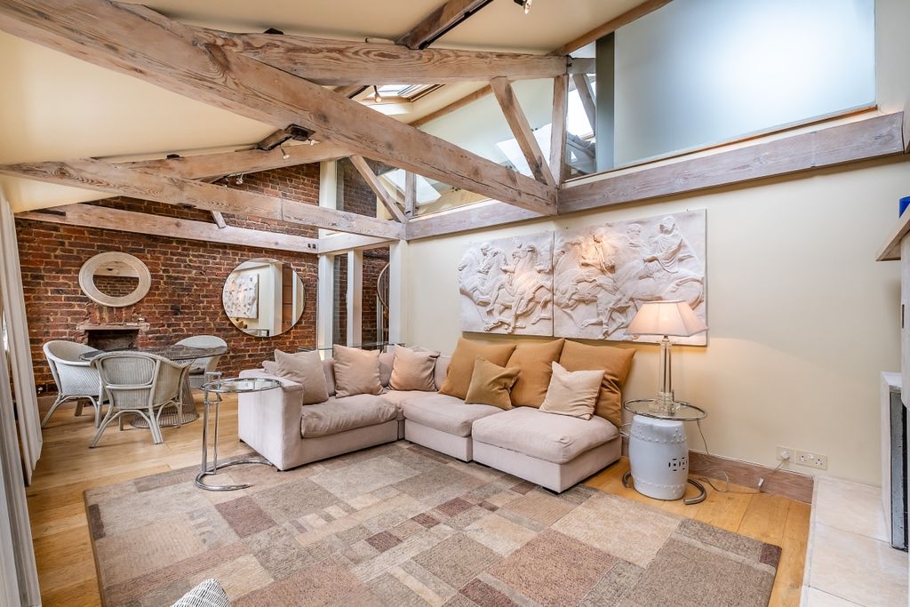 Property photo 1 of 21 Hyde-Park-Square-03