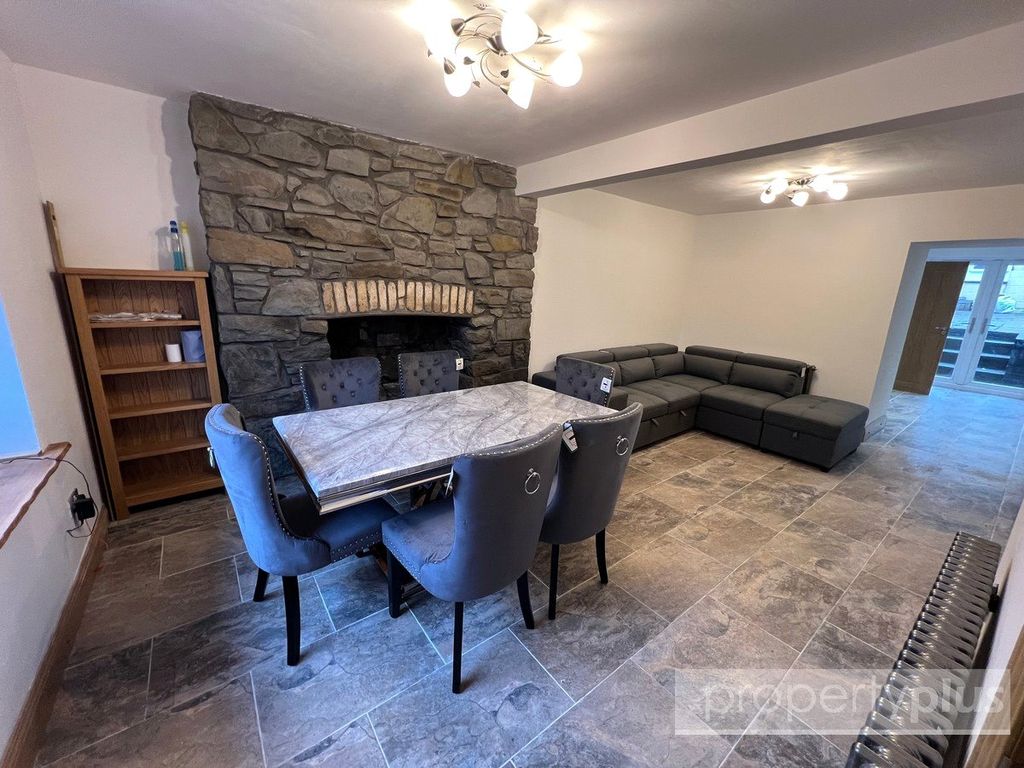 Property photo 2 of 18 Picture No. 11