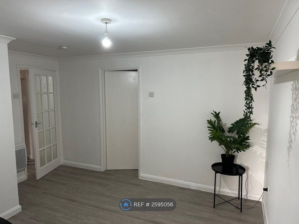 Property photo 2 of 27