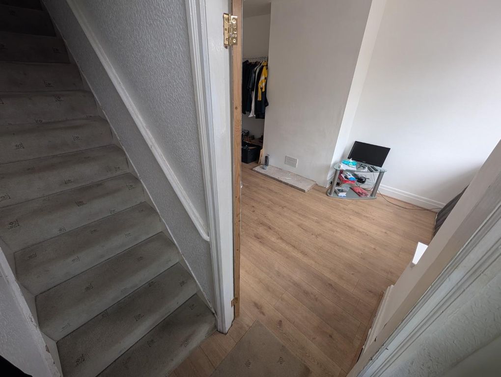 Property photo 3 of 11 Entrance Hallway