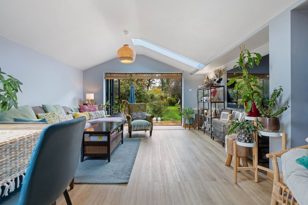 Property photo 2 of 34