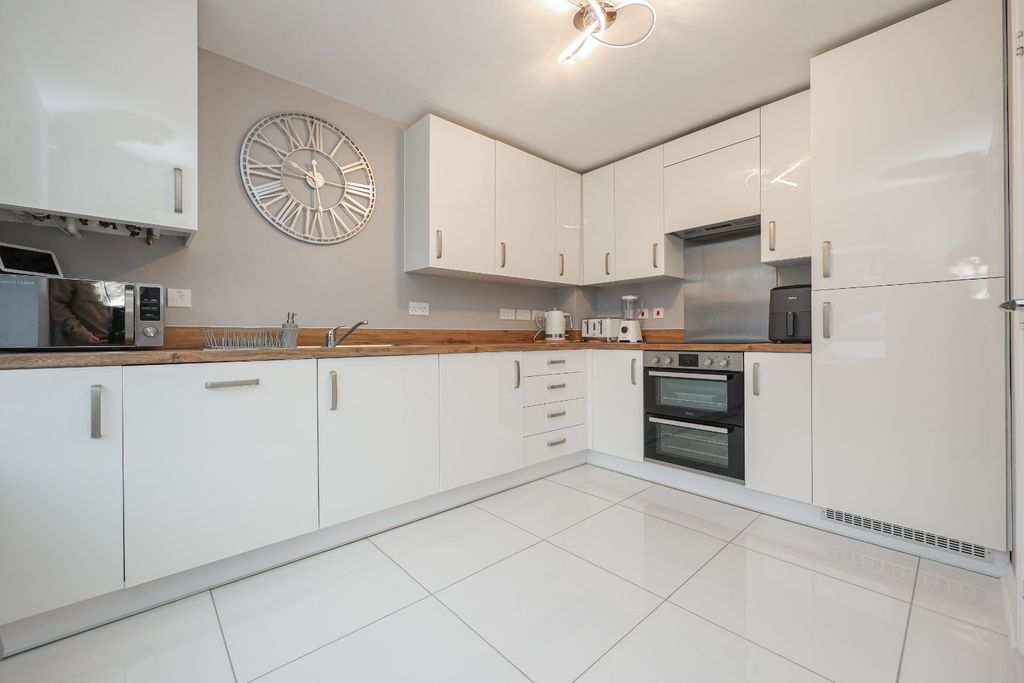 Property photo 2 of 22 4588511