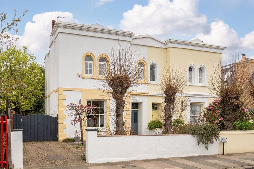 Property photo 1 of 8