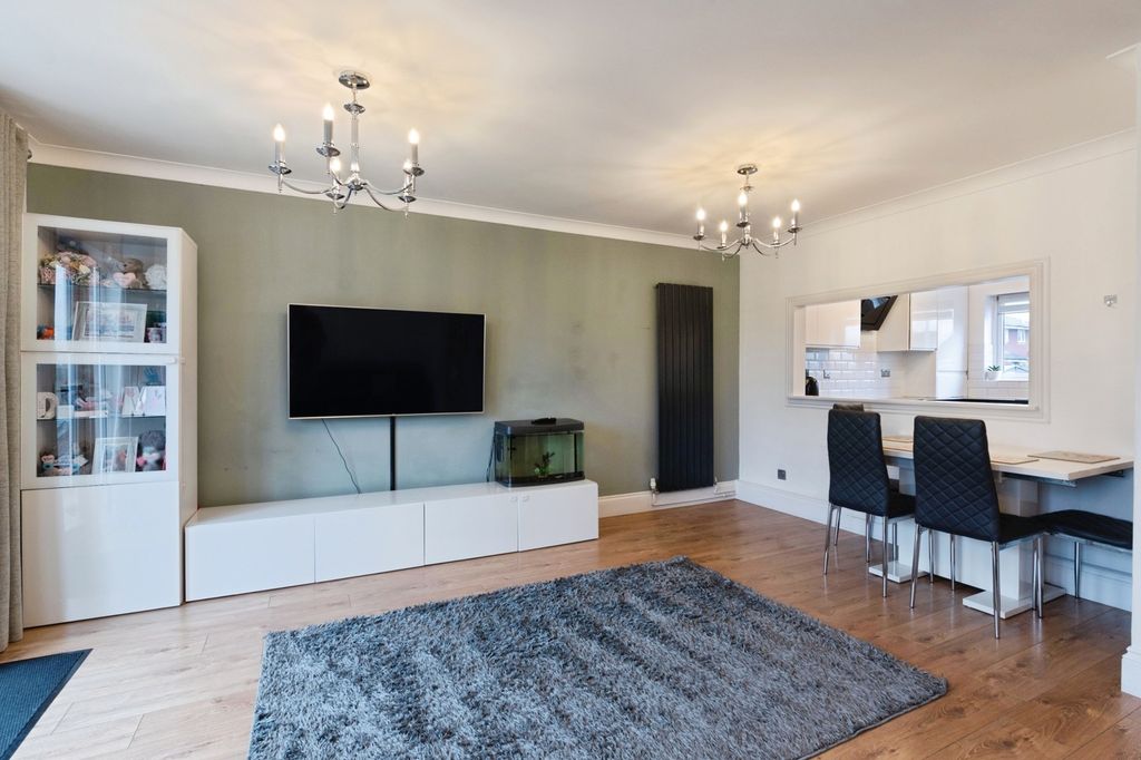 Property photo 3 of 25 Picture