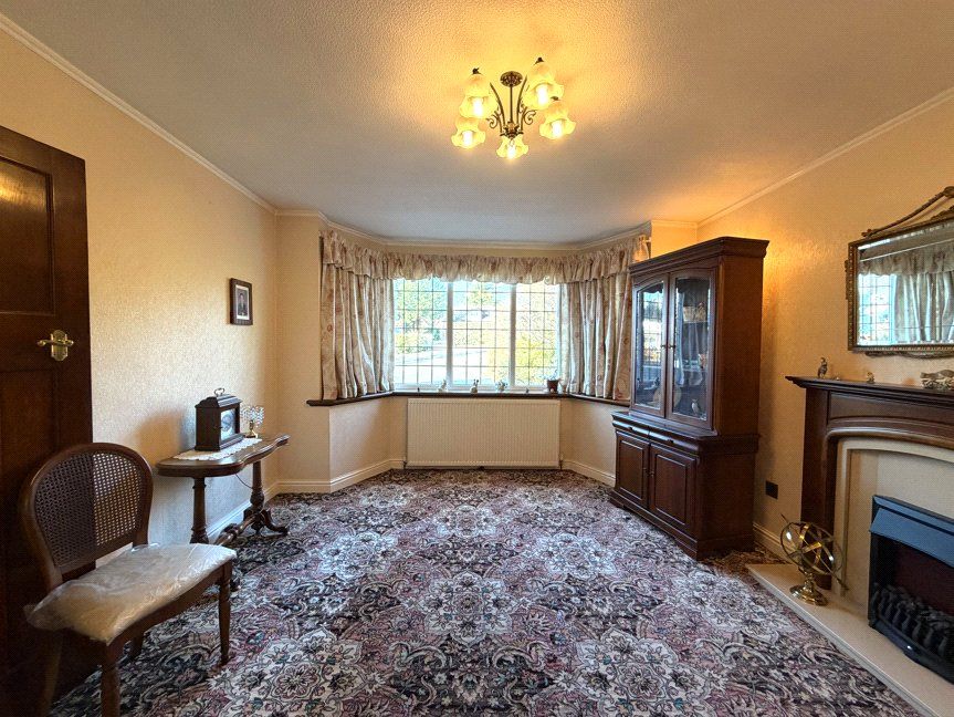 Property photo 3 of 30 Lounge 1