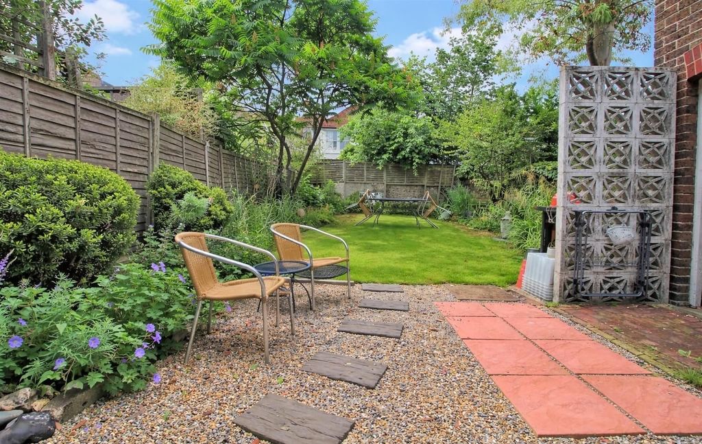 Property photo 1 of 16 4