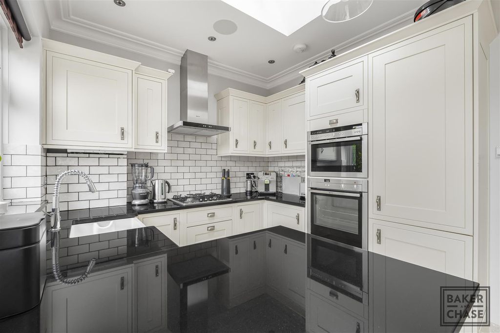 Property photo 2 of 30 Kitchen