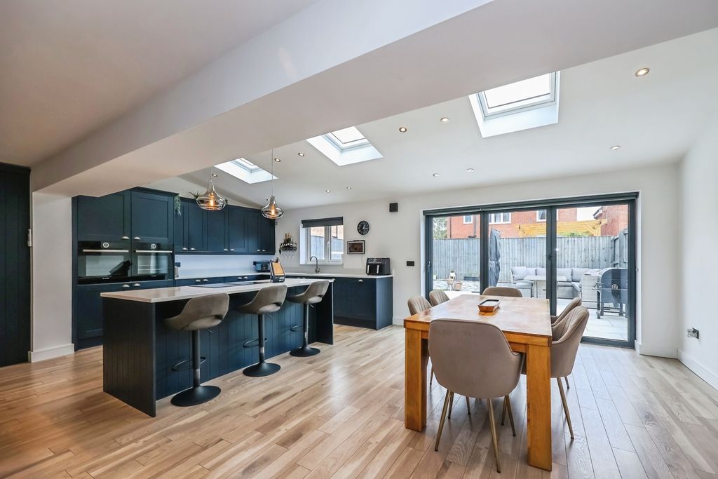 Property photo 3 of 25 Pbox-Img.Jpg
