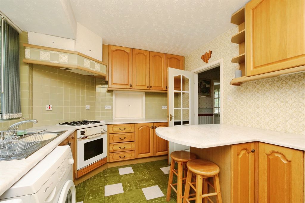 Property photo 3 of 18