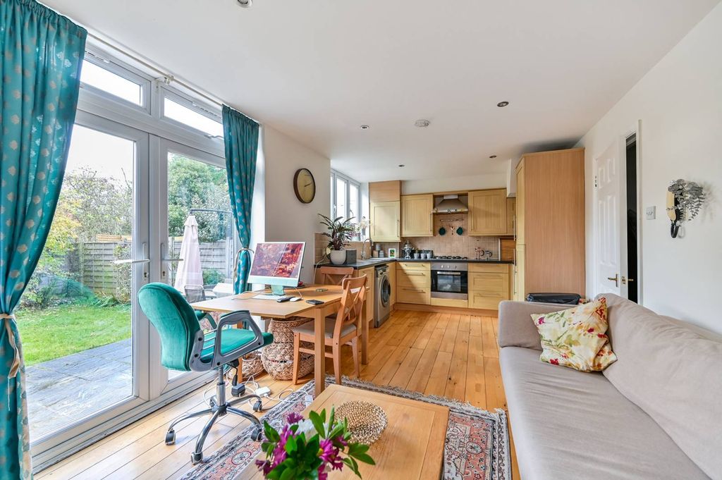 Property photo 2 of 8