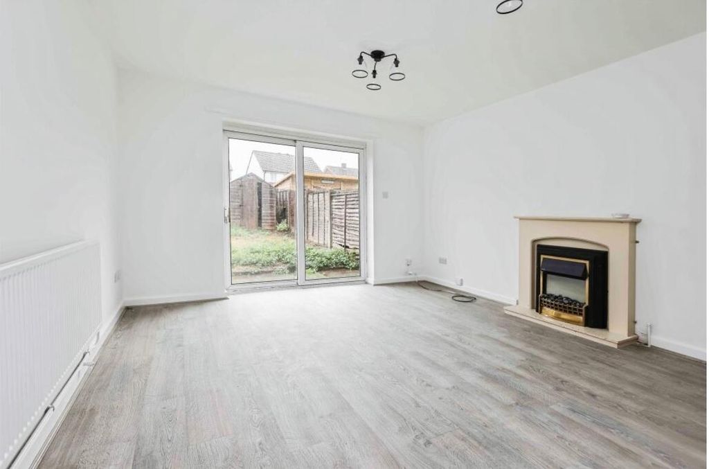 Property photo 2 of 10 Front