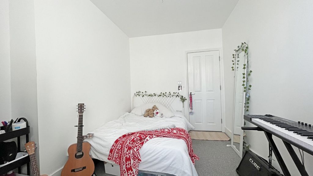 Property photo 3 of 10 Picture No. 12