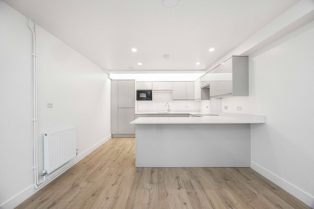 Property photo 3 of 14 4546554
