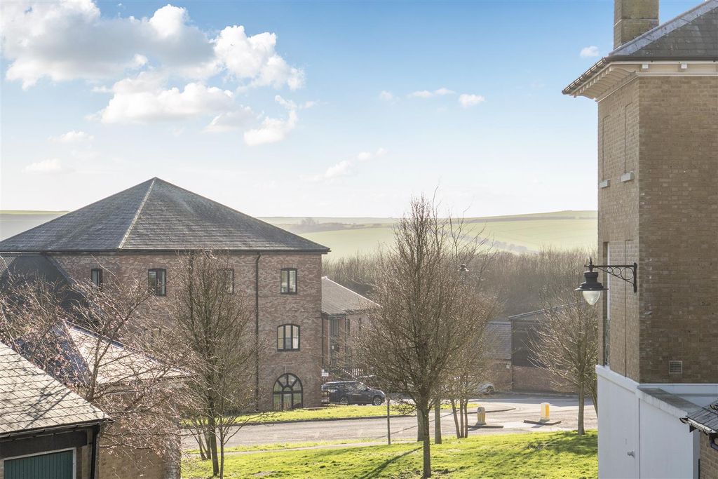 Property photo 3 of 23 1419817-1-699Dd04Bf1063.Jpg