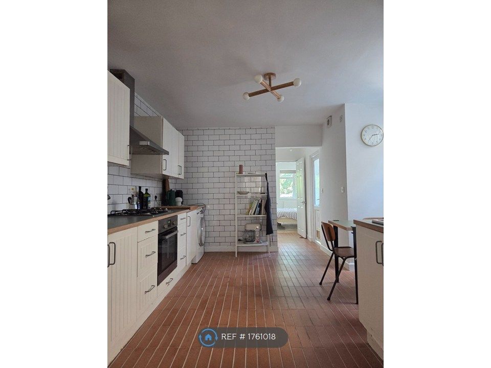 Property photo 3 of 6 Bedroom 1