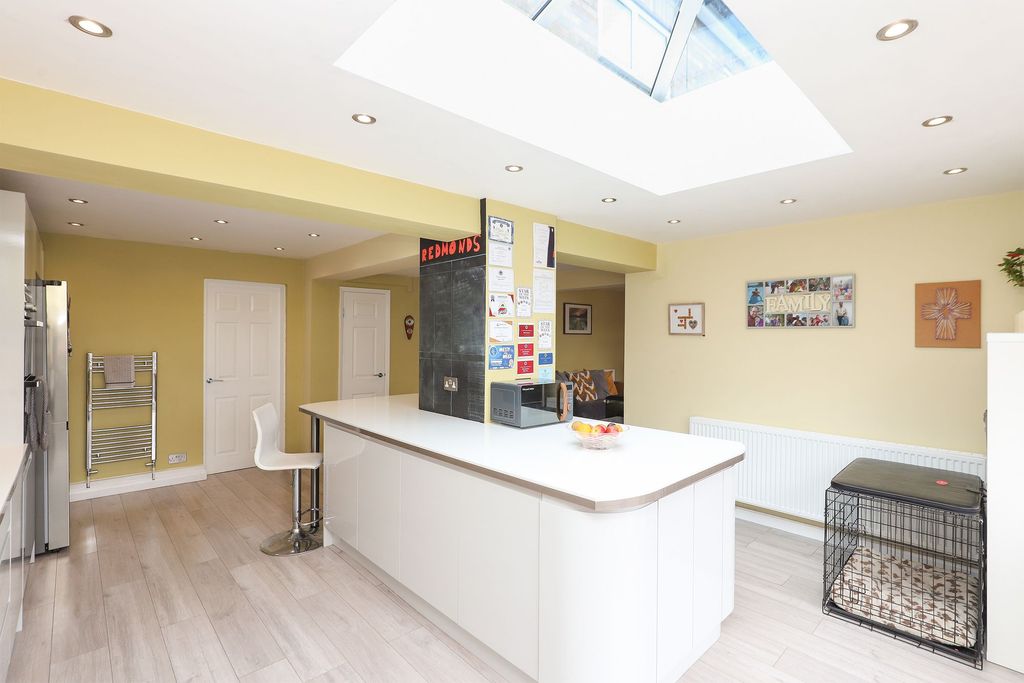 Property photo 3 of 33