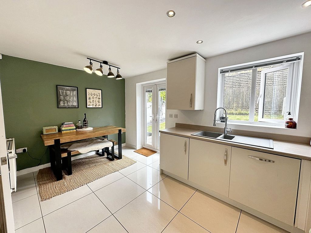 Property photo 2 of 11 Kitchen