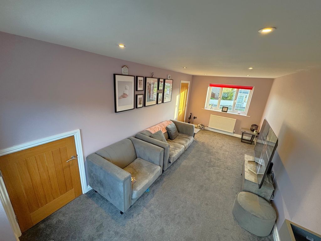 Property photo 2 of 27