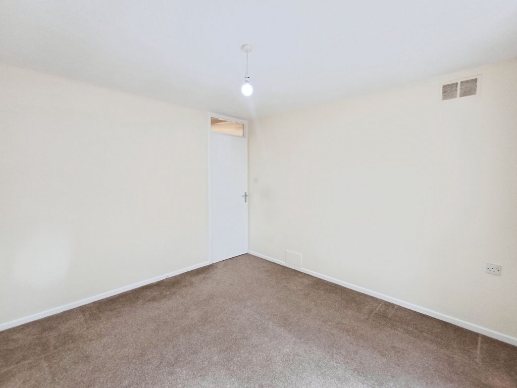 Property photo 2 of 10 647F3247-20260409_144749