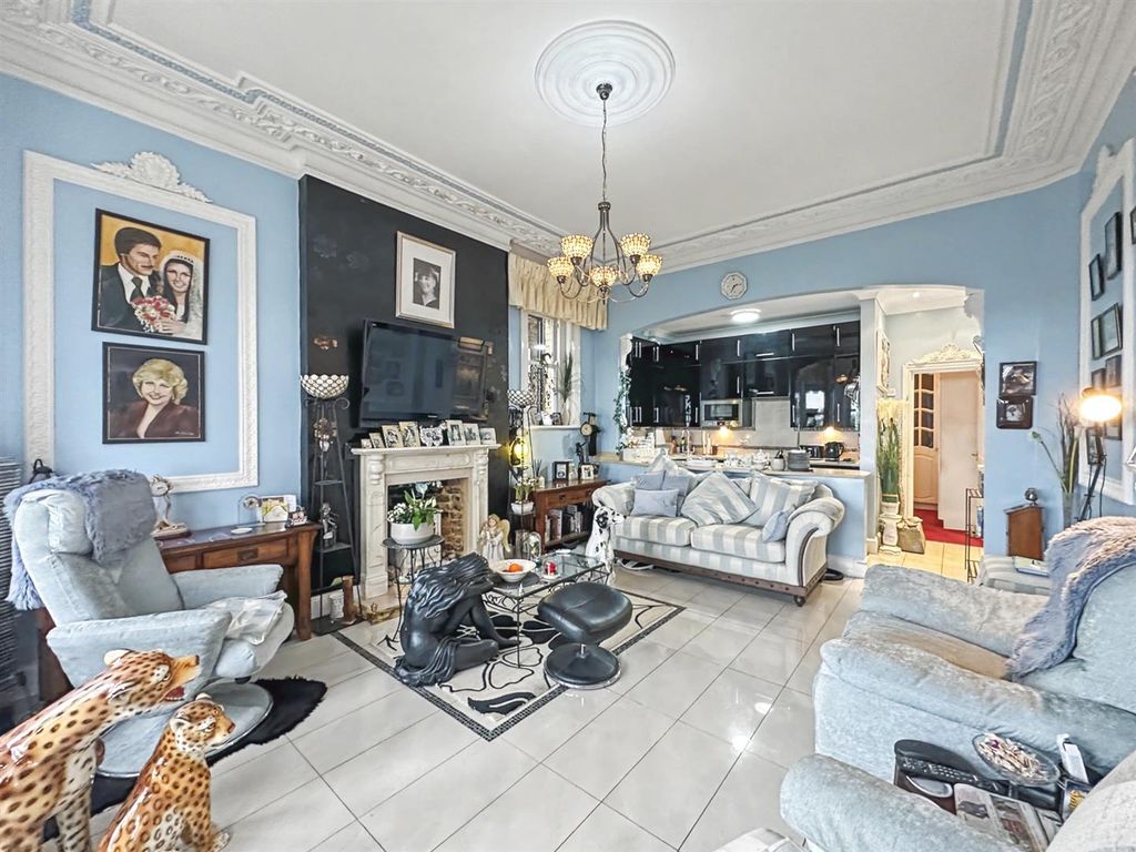 Property photo 3 of 17