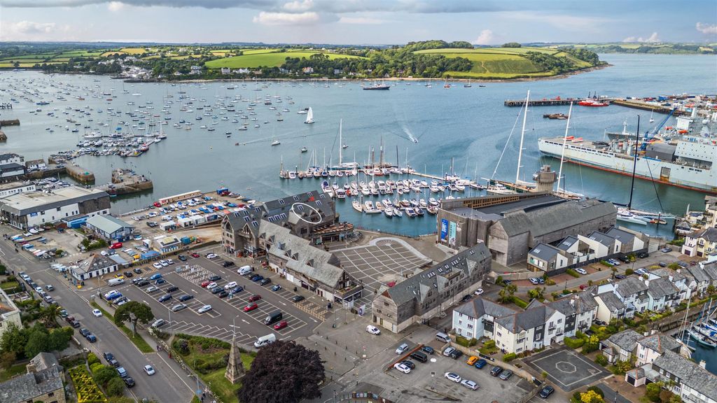 Property photo 3 of 24