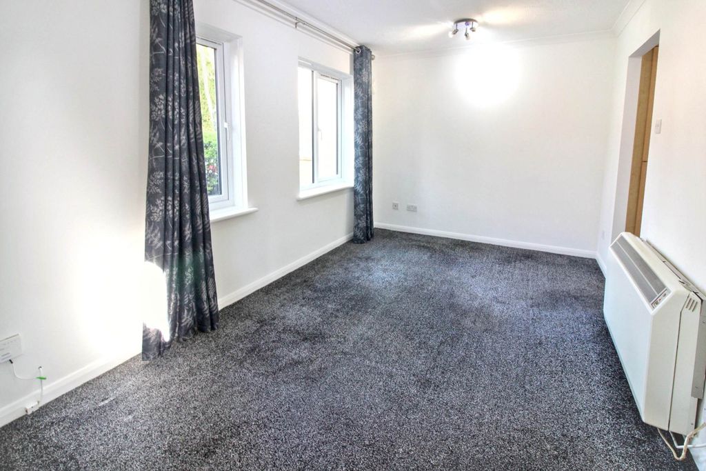 Property photo 3 of 5