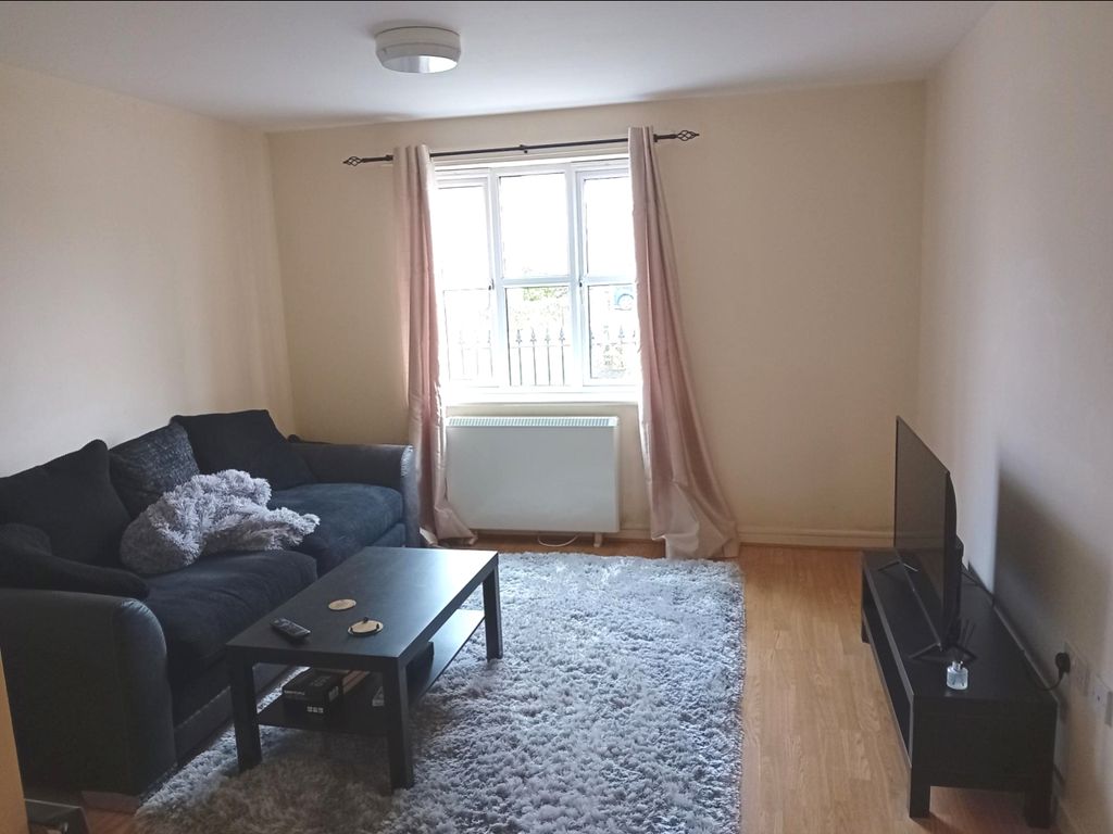 Property photo 2 of 8 Elmhurst Lounge 1