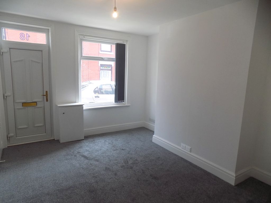 Property photo 2 of 12 Lounge