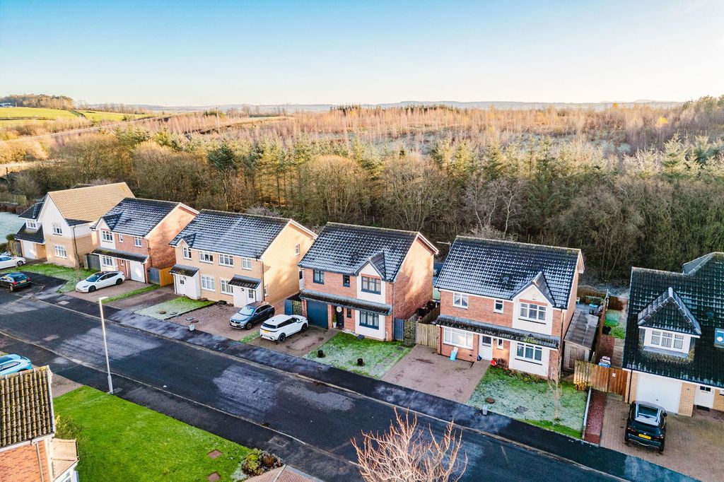 Property photo 3 of 47