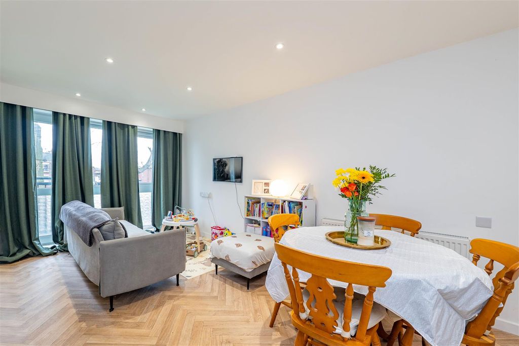 Property photo 2 of 13 Lounge/Dining Room