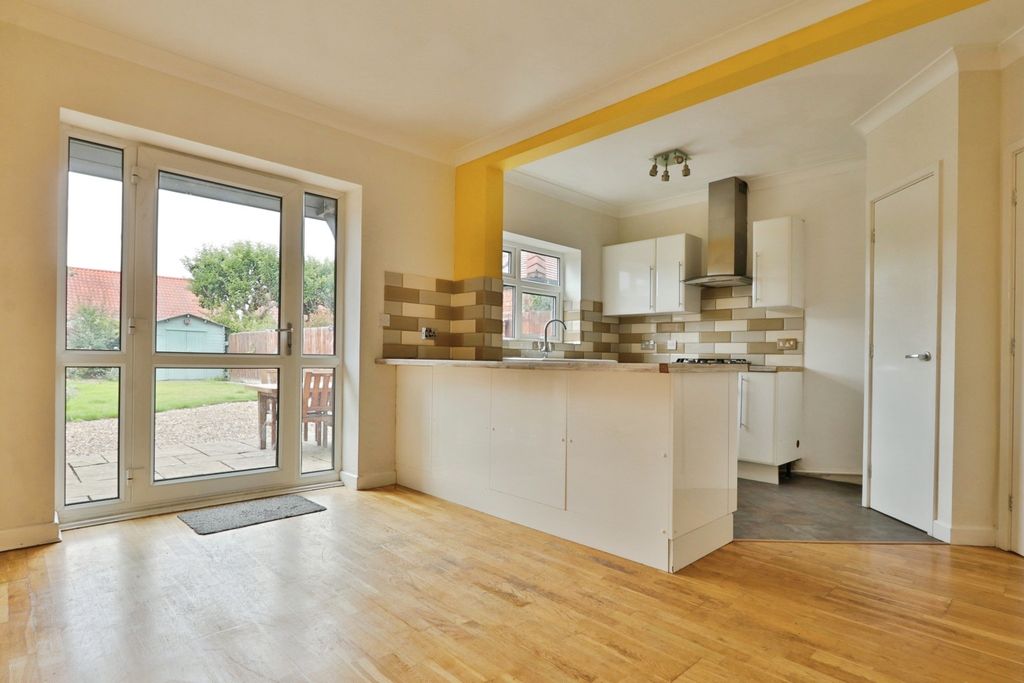 Property photo 3 of 14 4379058