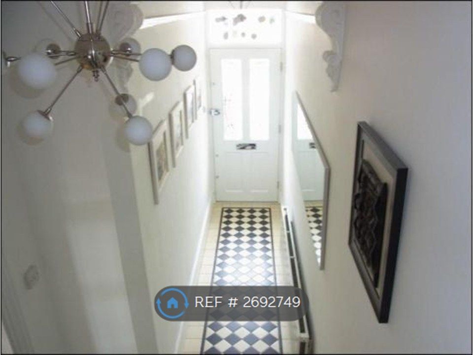 Property photo 1 of 6 Hallway