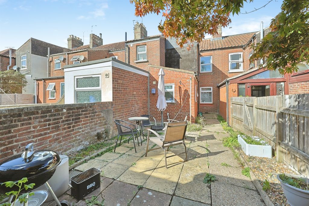 Property photo 2 of 21