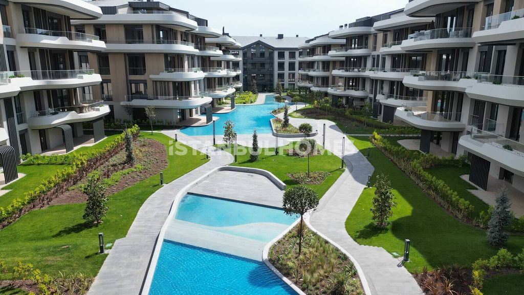 Property photo 2 of 39