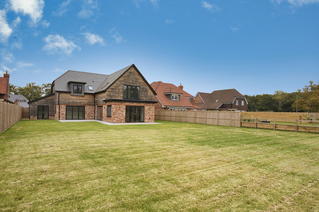 Property photo 2 of 32