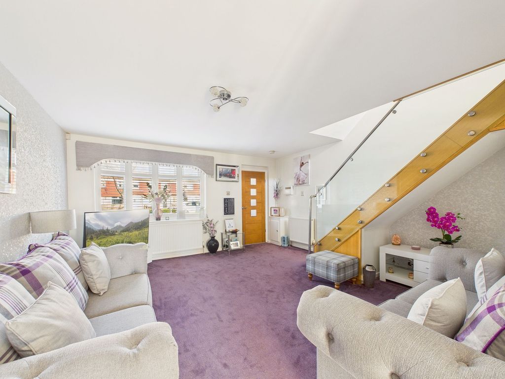 Property photo 2 of 12 Lounge