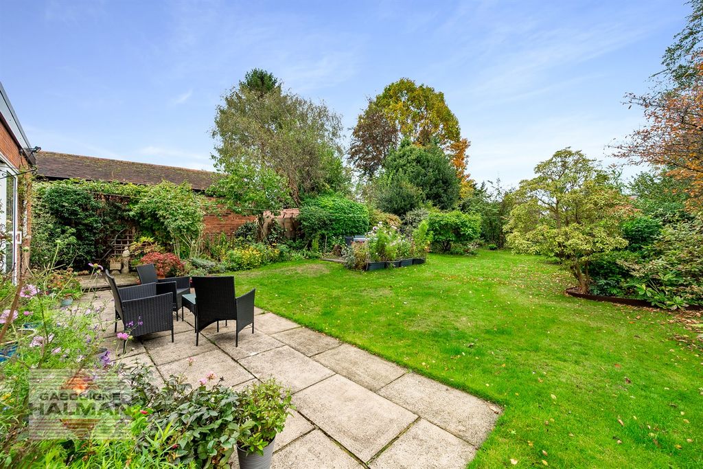 Property photo 3 of 27 Garden