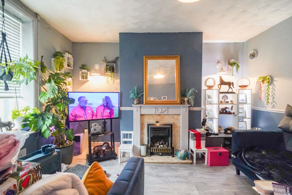 Property photo 2 of 18