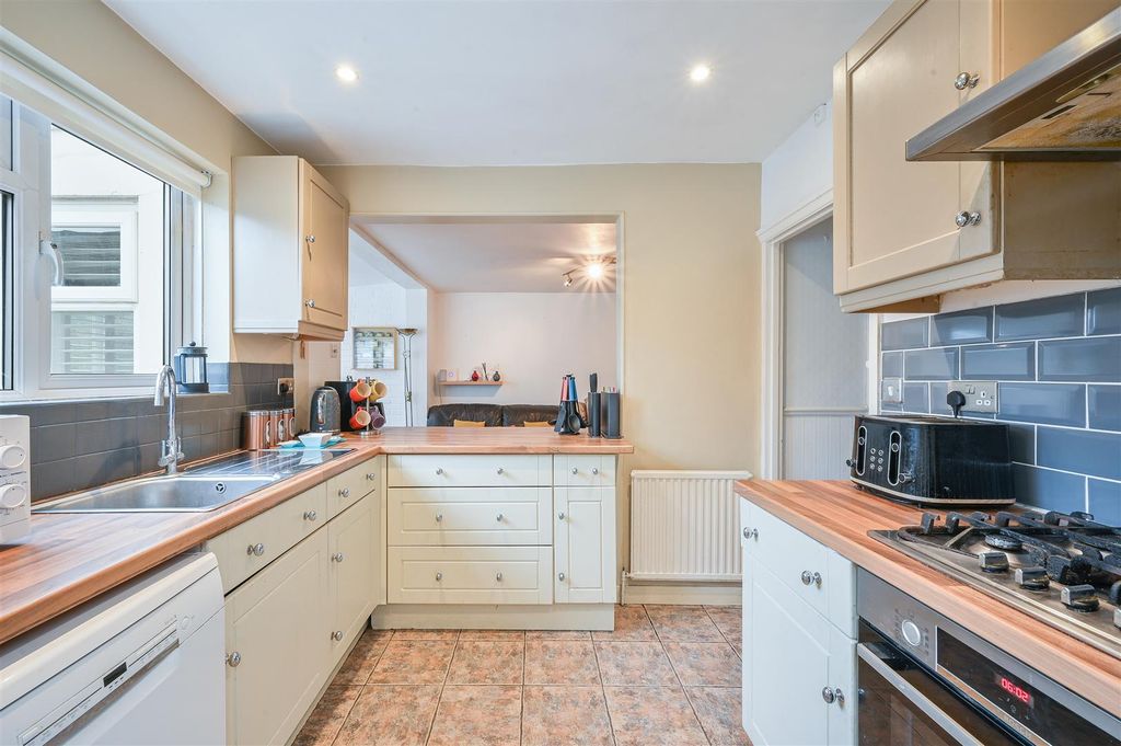 Property photo 2 of 31 Fairford Gardens, 9- (14).Jpg