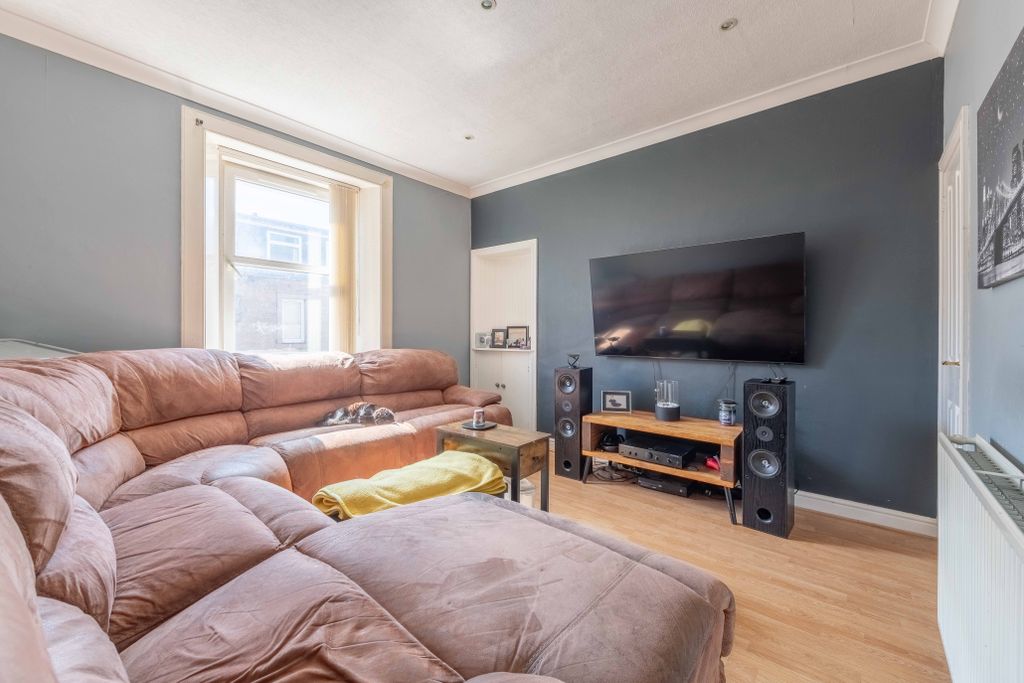 Property photo 2 of 33