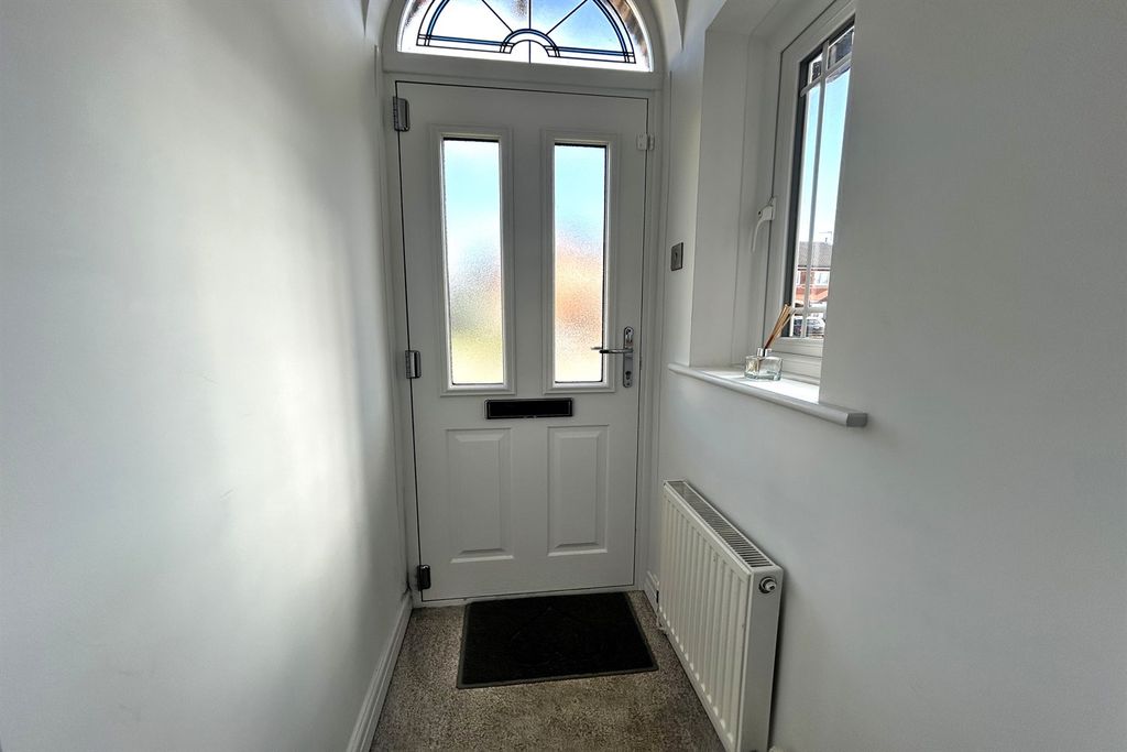 Property photo 2 of 16 Entrance Porch