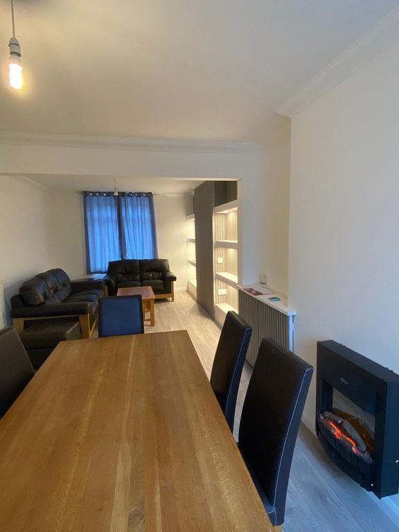 Property photo 1 of 4 Lounge / Diner